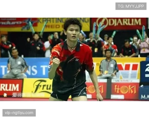 杨昊今天居然穿球鞋逛街？你们见过这样的大红人吗！