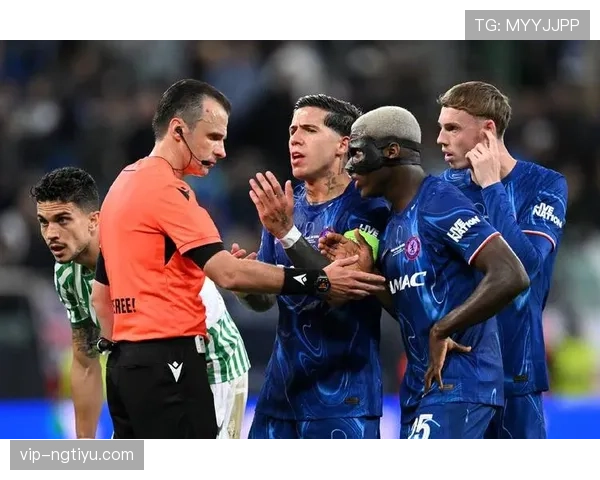 切尔西阵容豪华却难显整体性，人多势众反显配合松散