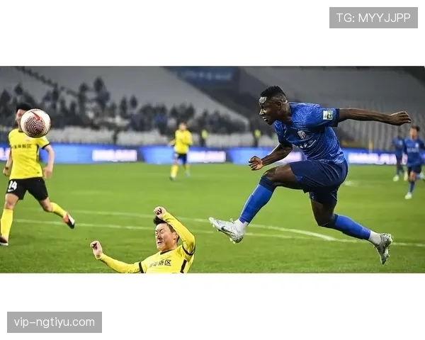 上海申花战术僵化引热议！球队陷入“内外援矛盾”，争冠之路再遇阻