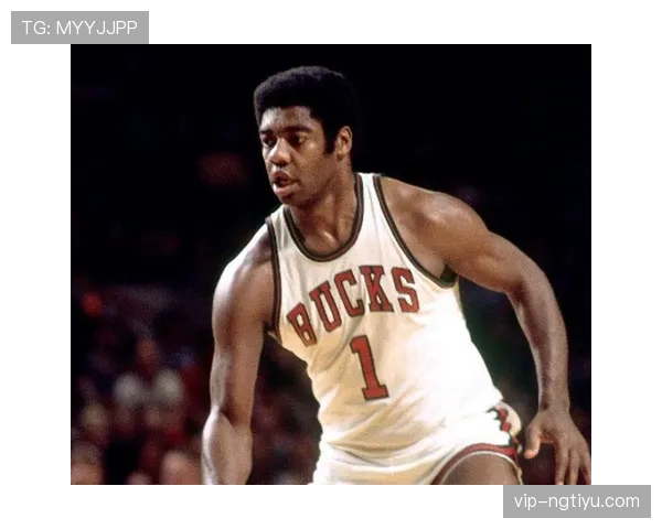 奥斯卡·罗伯特森持球突破助攻持稳球队节奏，效率明显优于同时代后卫