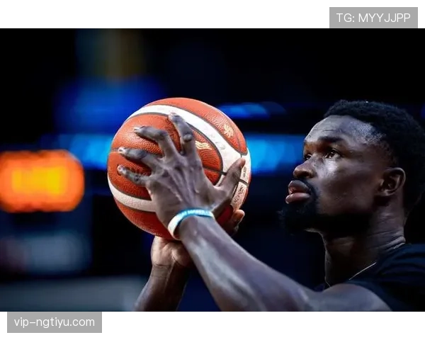 在NBA和FIBA比赛中，防守三秒违例是如何判罚的？